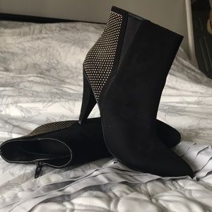 Black never before worn heels